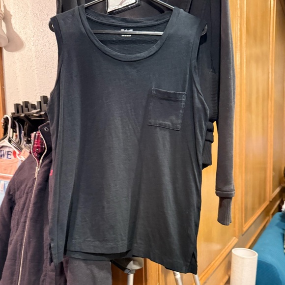 Madewell Tops - Madewell black sleeveless top/ tank top with mini pocket XS